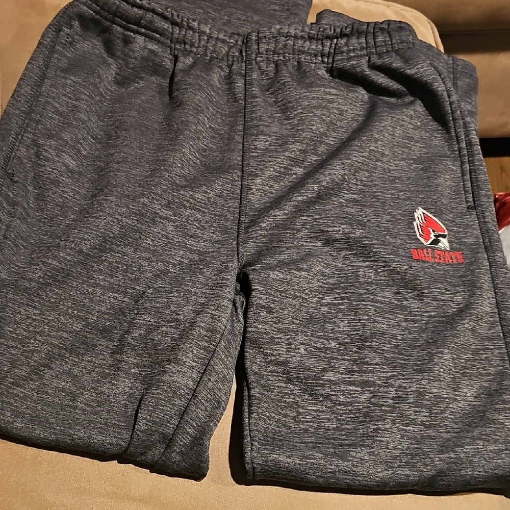 Colosseum Charcoal Joggers Ball State College Cardinal  Red Emblem Men Medium